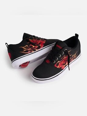 Heelys Pro 20 Print —Sneakers with Red and Orange Flame Accent